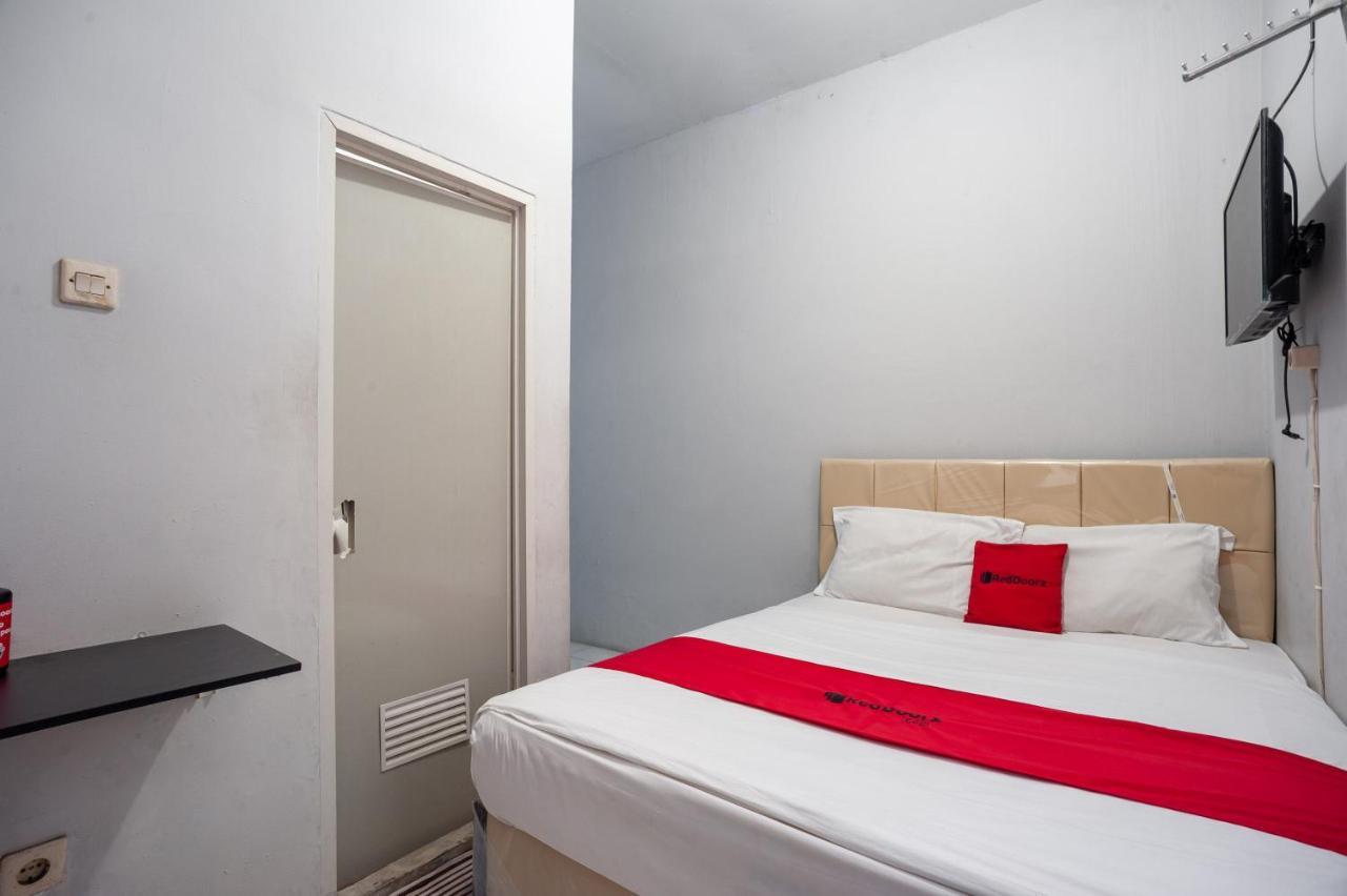 RedDoorz Syariah near Margonda Raya Hotel Depok Bagian luar foto