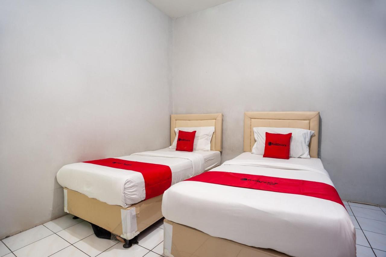 RedDoorz Syariah near Margonda Raya Hotel Depok Bagian luar foto