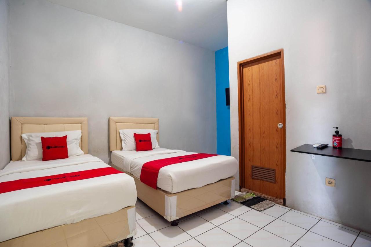 RedDoorz Syariah near Margonda Raya Hotel Depok Bagian luar foto