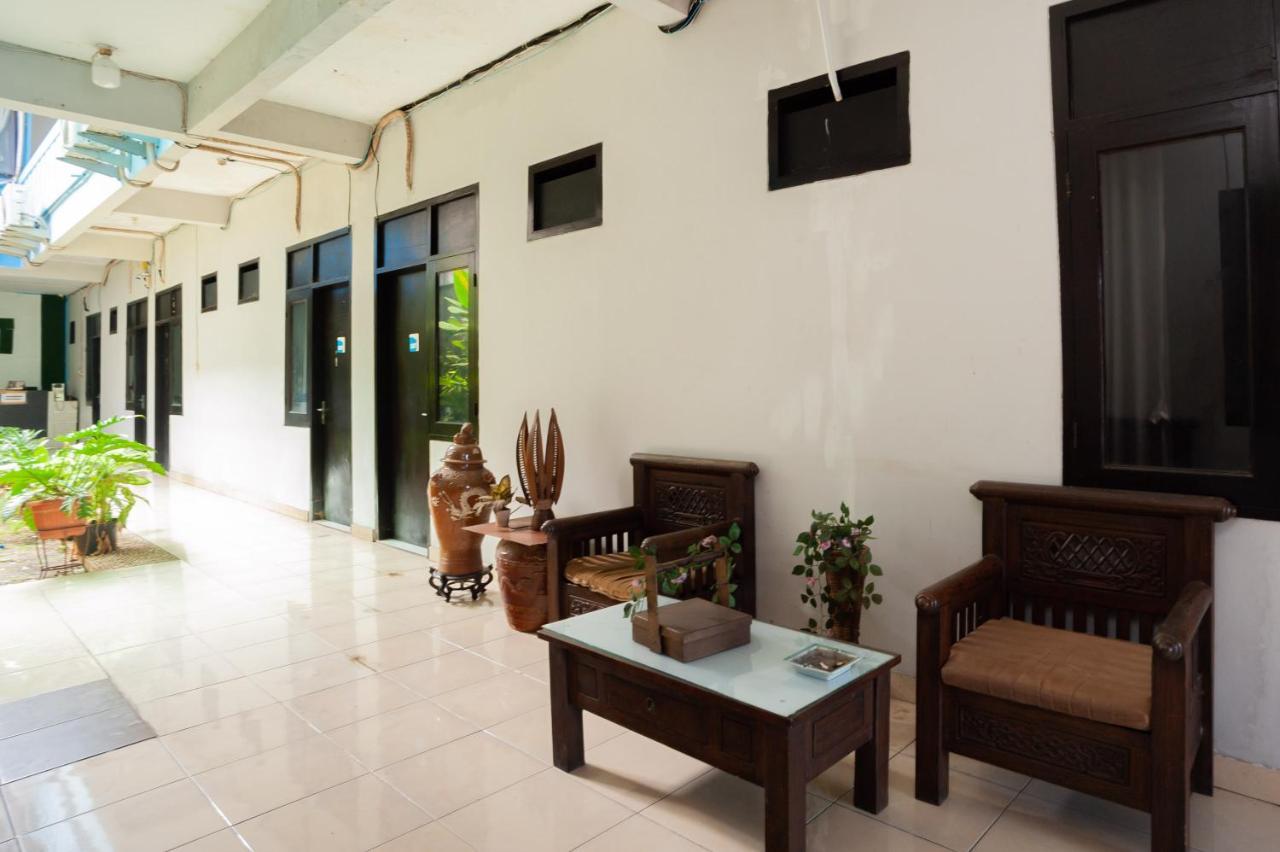 RedDoorz Syariah near Margonda Raya Hotel Depok Bagian luar foto