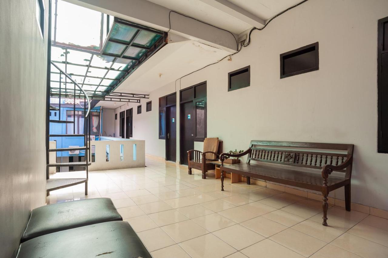 RedDoorz Syariah near Margonda Raya Hotel Depok Bagian luar foto